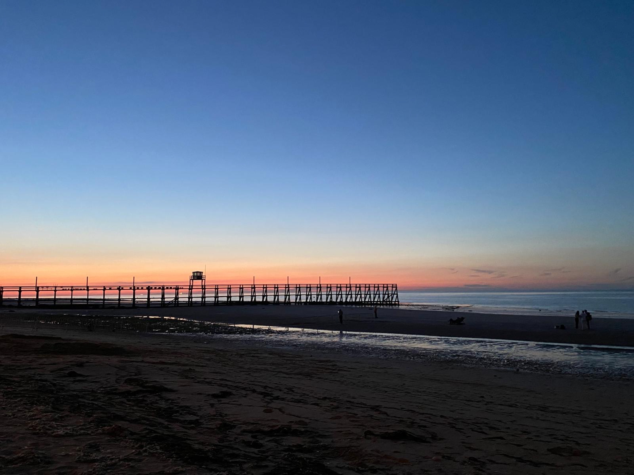 Le ponton de Luc-sur-Mer au coucher du soleil
