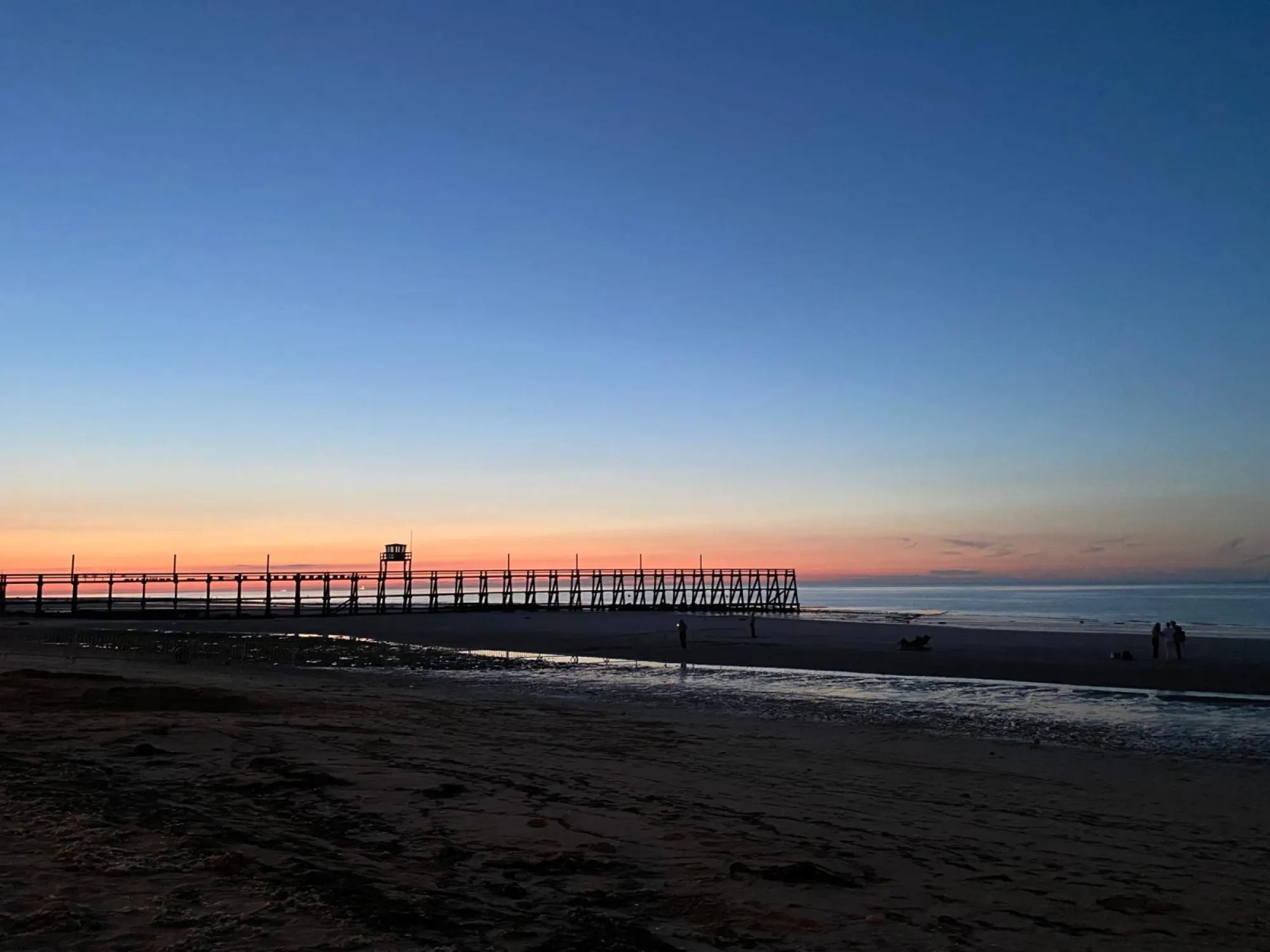 Le ponton de Luc-sur-Mer au coucher du soleil