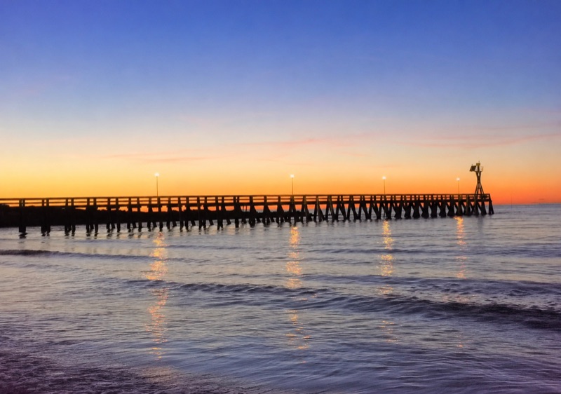 Ponton de Luc-sur-Mer au crépuscule
