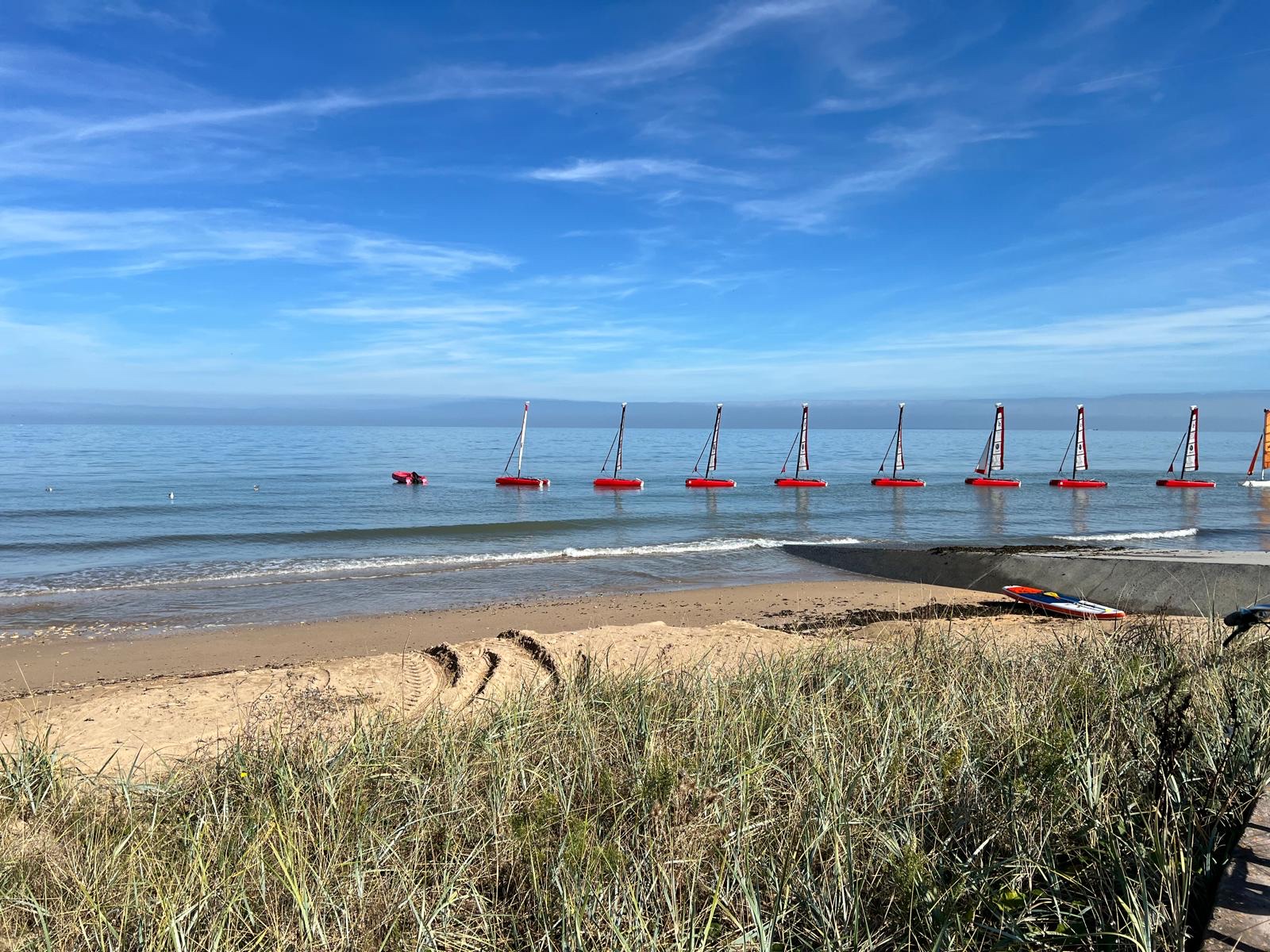 Vue sur le port et les voiliers